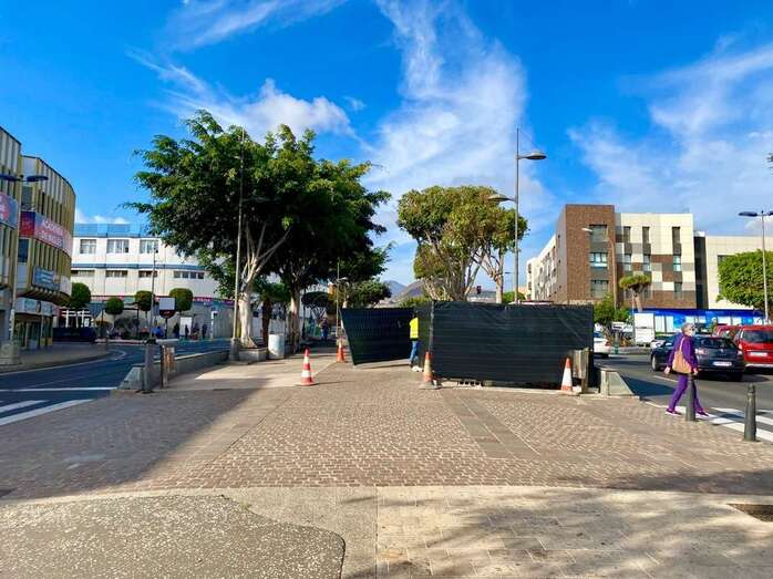 La zona donde se realizan los trabajos ha sido acotada para evitar accidentes y molestias / TA